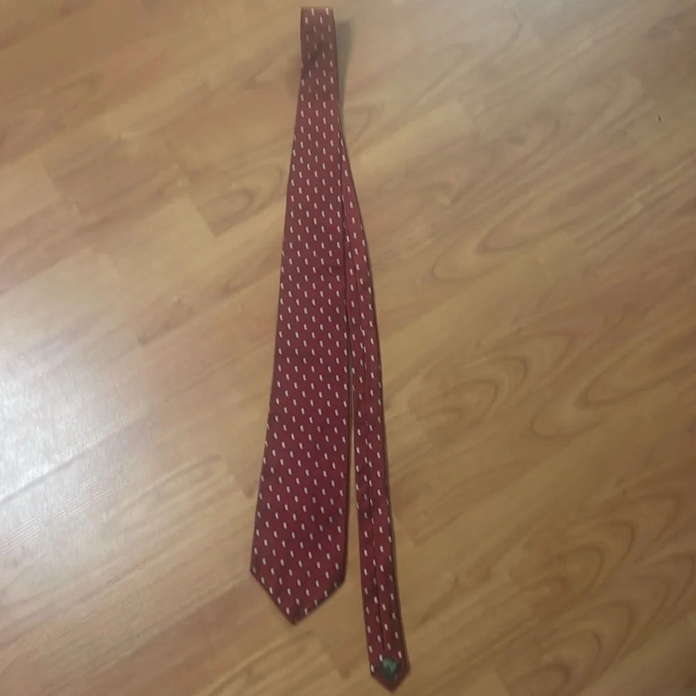 Polo Ralph Lauren Men’s 100% Silk Tie Burgundy & White dot Hand Made